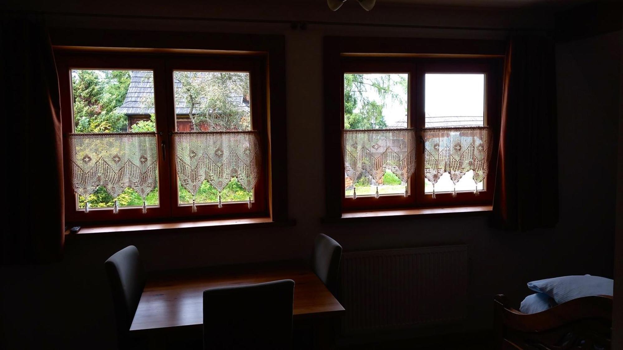 Dom Pod Smokami Apartment Bukowina Tatrzanska Bagian luar foto