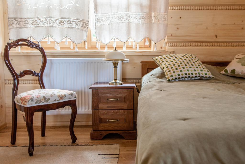 Dom Pod Smokami Apartment Bukowina Tatrzanska Bagian luar foto