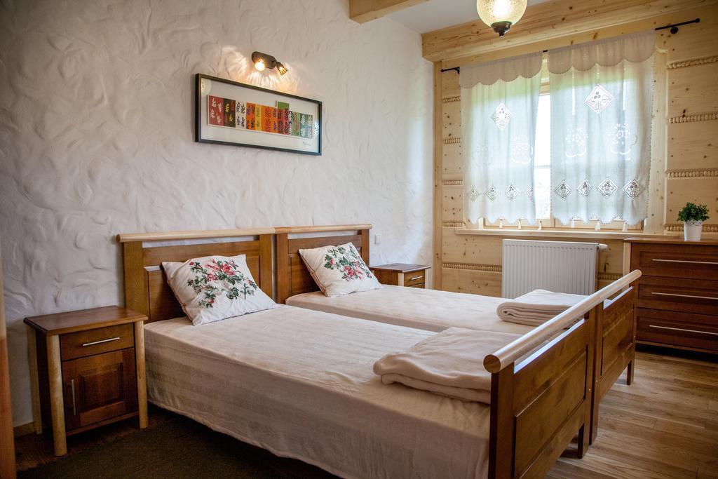 Dom Pod Smokami Apartment Bukowina Tatrzanska Bagian luar foto