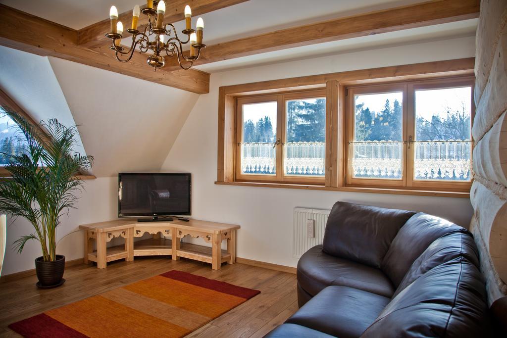 Dom Pod Smokami Apartment Bukowina Tatrzanska Bagian luar foto
