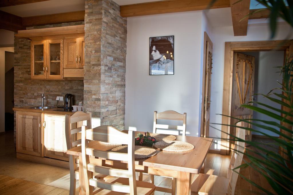 Dom Pod Smokami Apartment Bukowina Tatrzanska Bagian luar foto